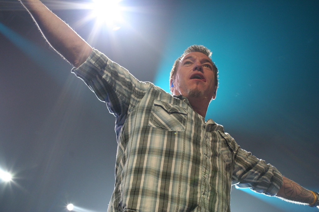 Smash Mouth Singer Steve Harwell Dead At 56 Steve Harwell on stage