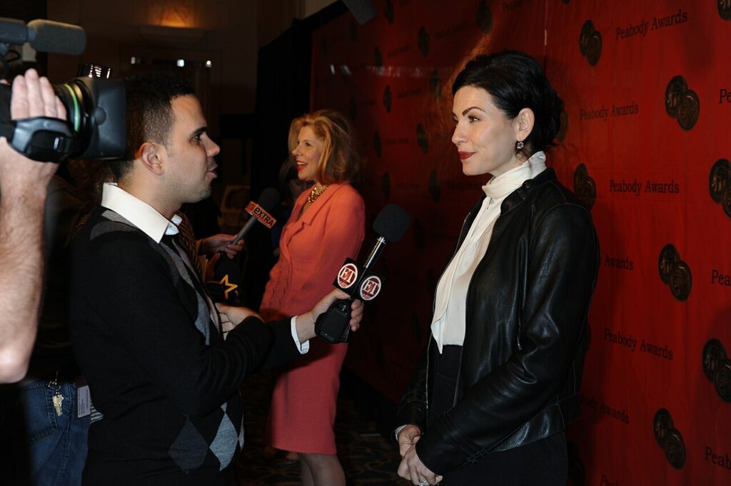 Julianna Margulies Backtracks After Saying Black Community Is ‘Brainwashed To Hate Jews’ Julianna Margulies