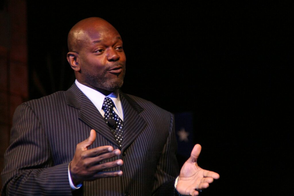 Cowboy’s Star Emmitt Smith Blasts Alma Mater For Decimating DEI Department Emmitt Smith