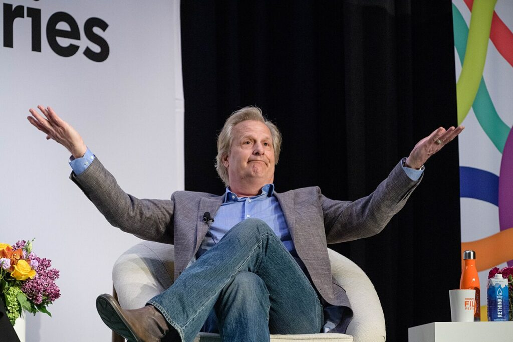 Hollywood Star Disgusted By Viral White House Meme Jeff Daniels
