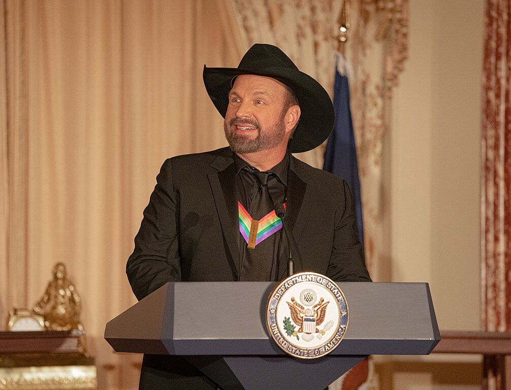 Garth Brooks Lashes Out Against Sexual Assault Accusations Garth Brooks